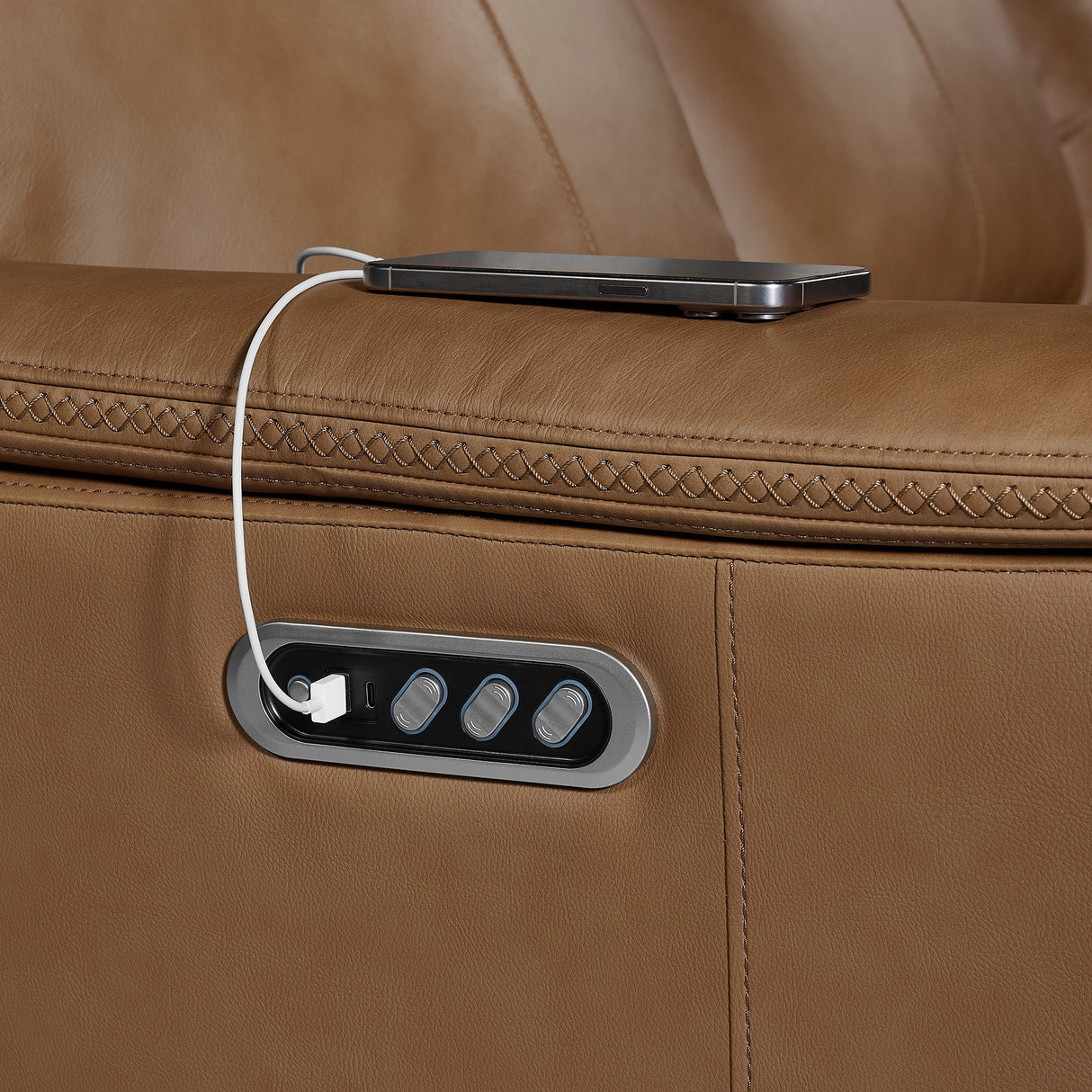 Mustang P3 Loveseat with Console in Aline