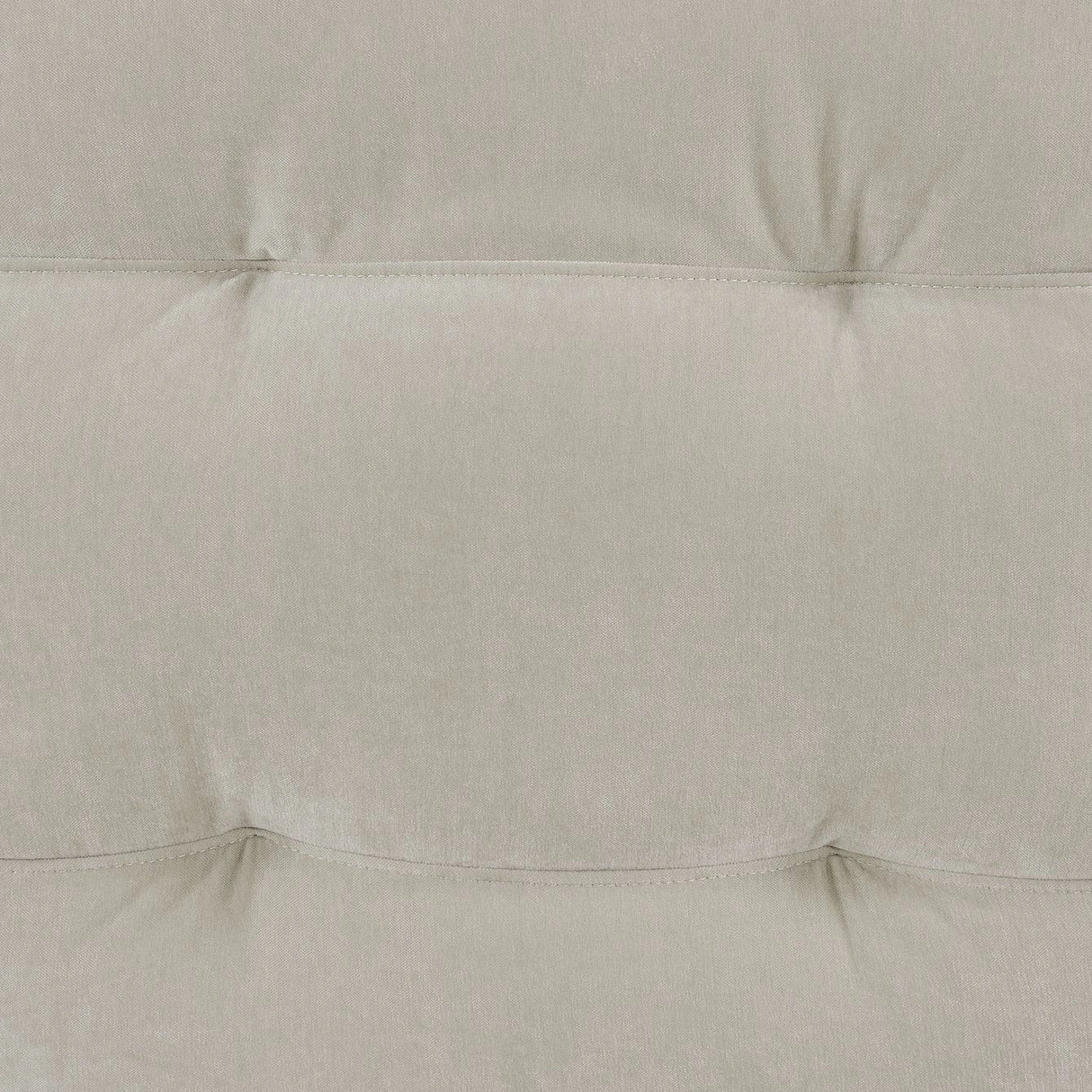 Dominick Chaise in Amigo