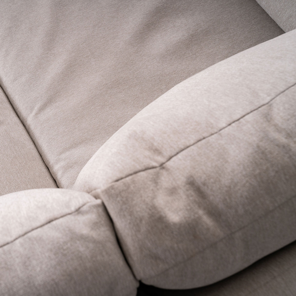 Flex Loveseat with Narrow Arm - 5000003376