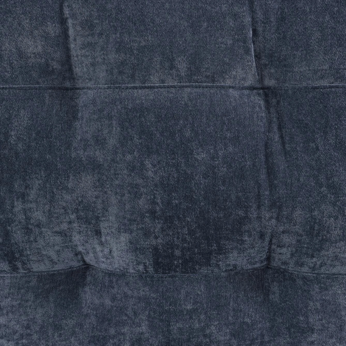 Dominick Chaise in Amigo
