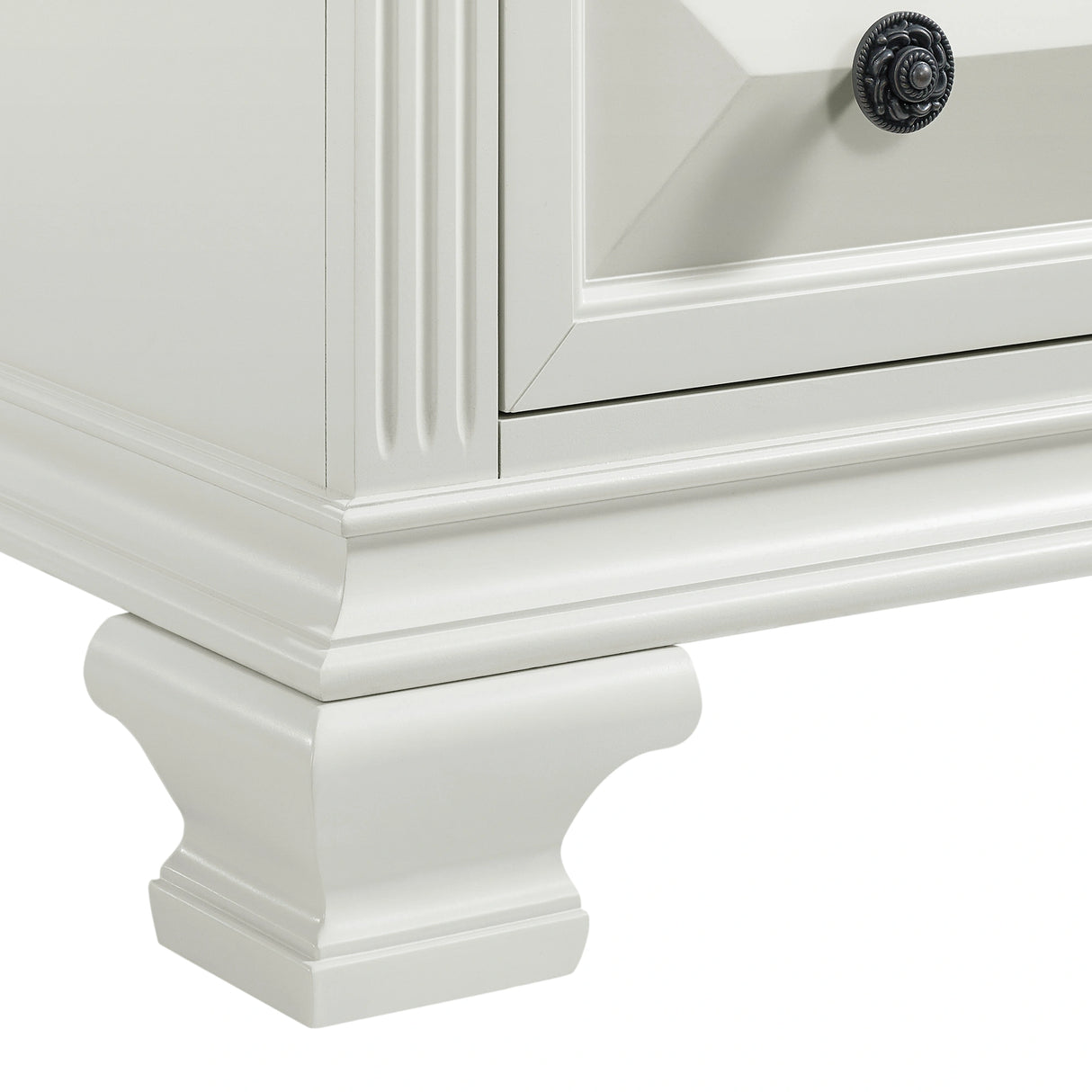 Bridgestone 7-Drawer Dresser in Antique White