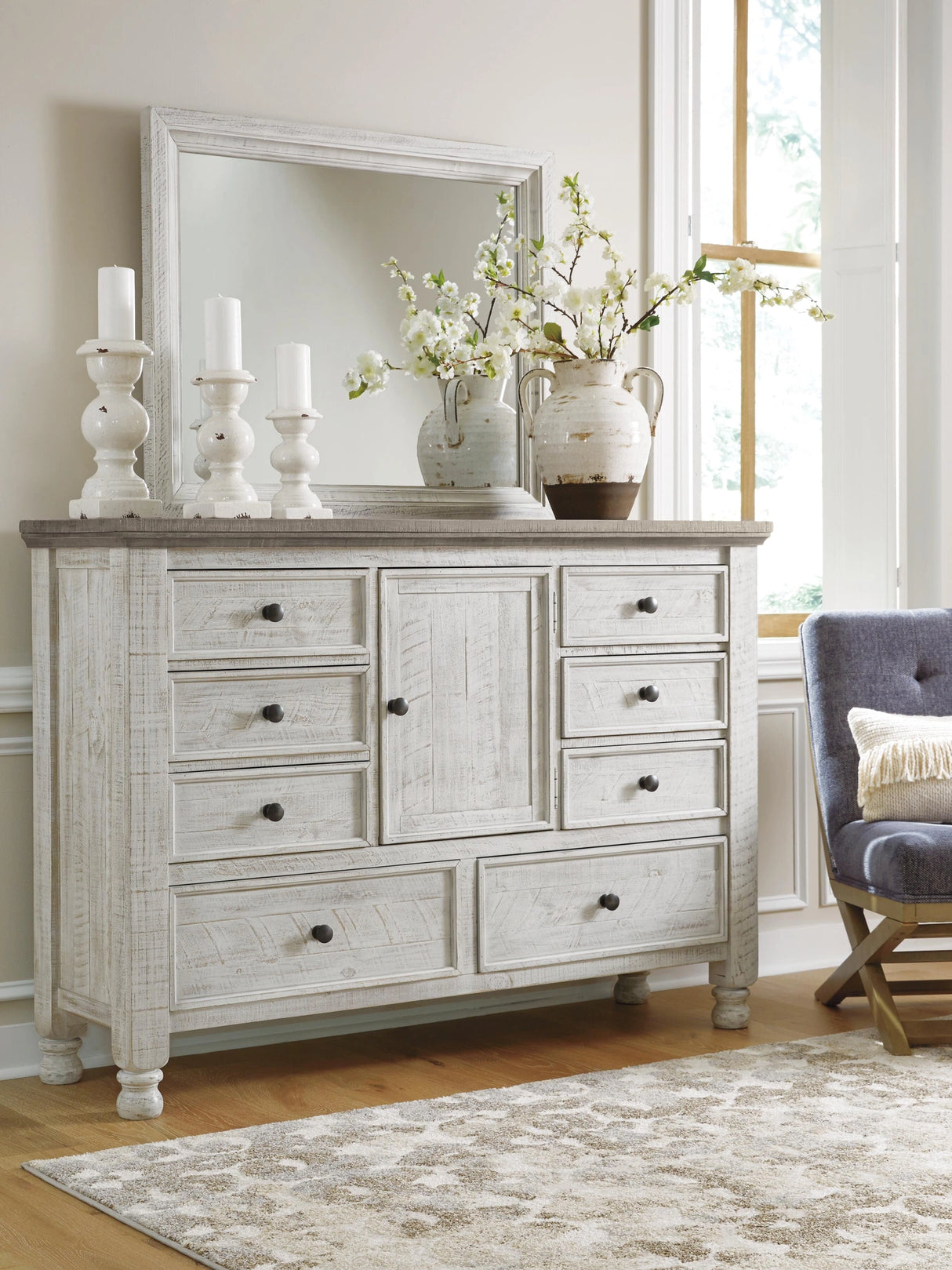 Havalance Dresser