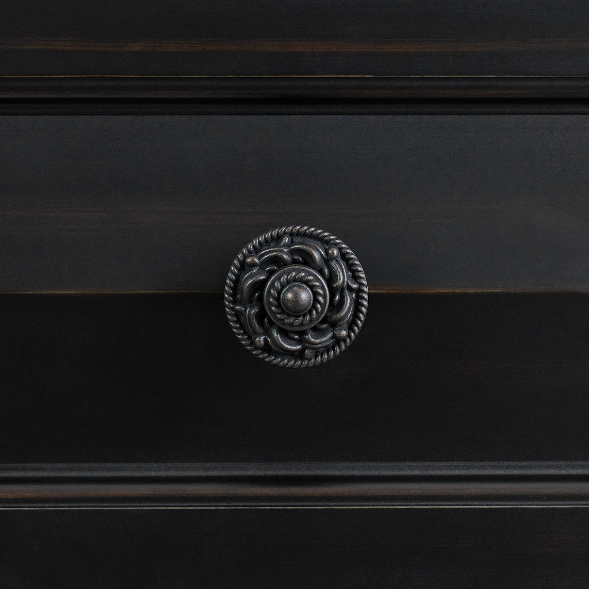 Bridgestone 7-Drawer Dresser in Antique White