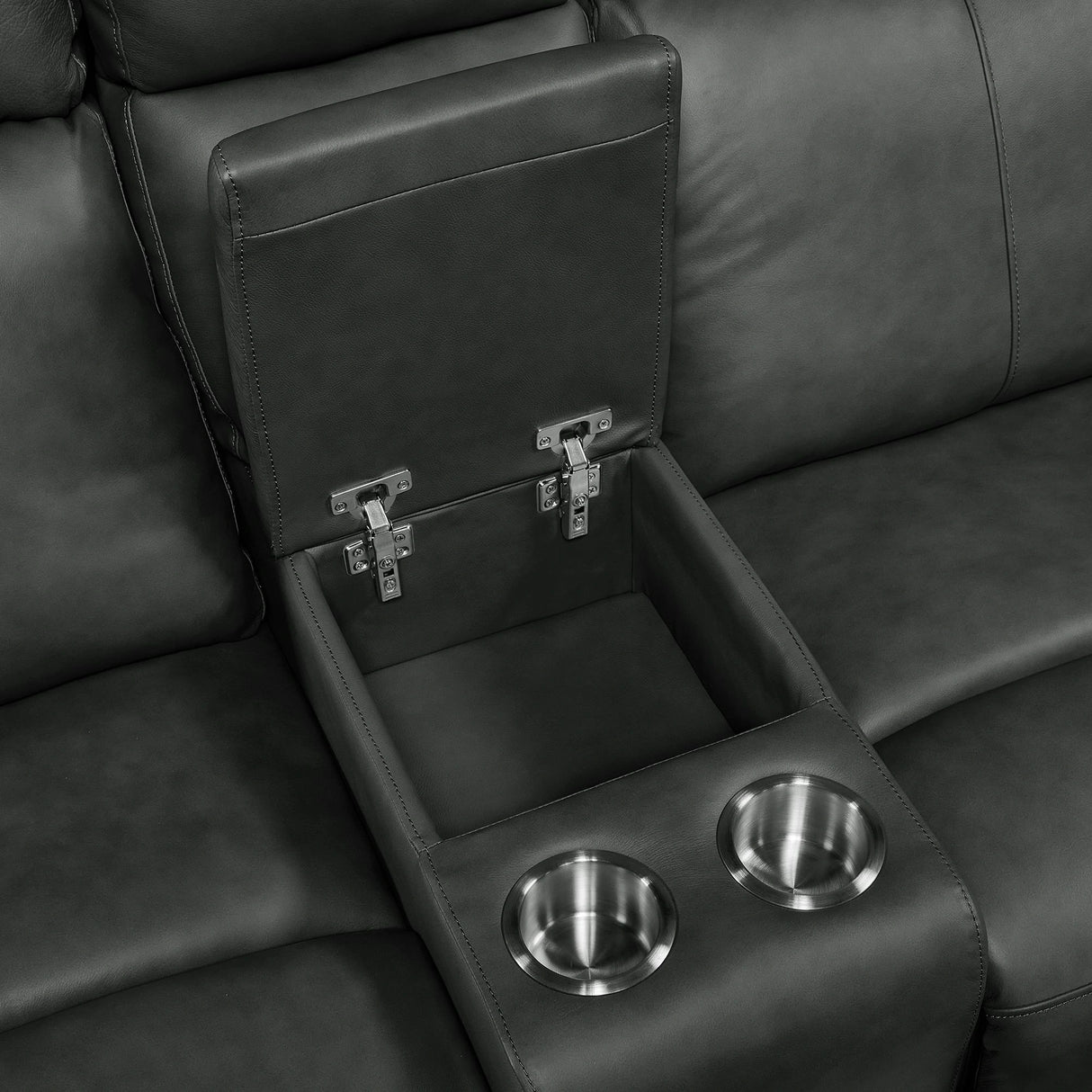 Mustang Living Room Set in Aline