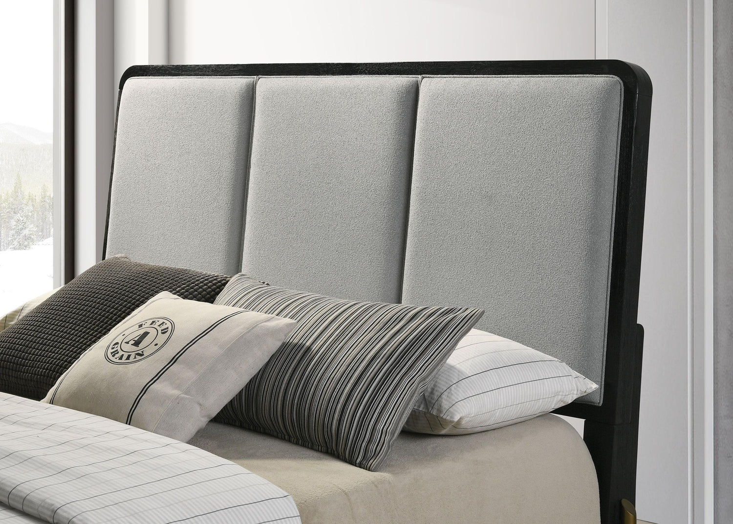 Arini Panel Bed