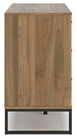 Deanlow Bedroom Package