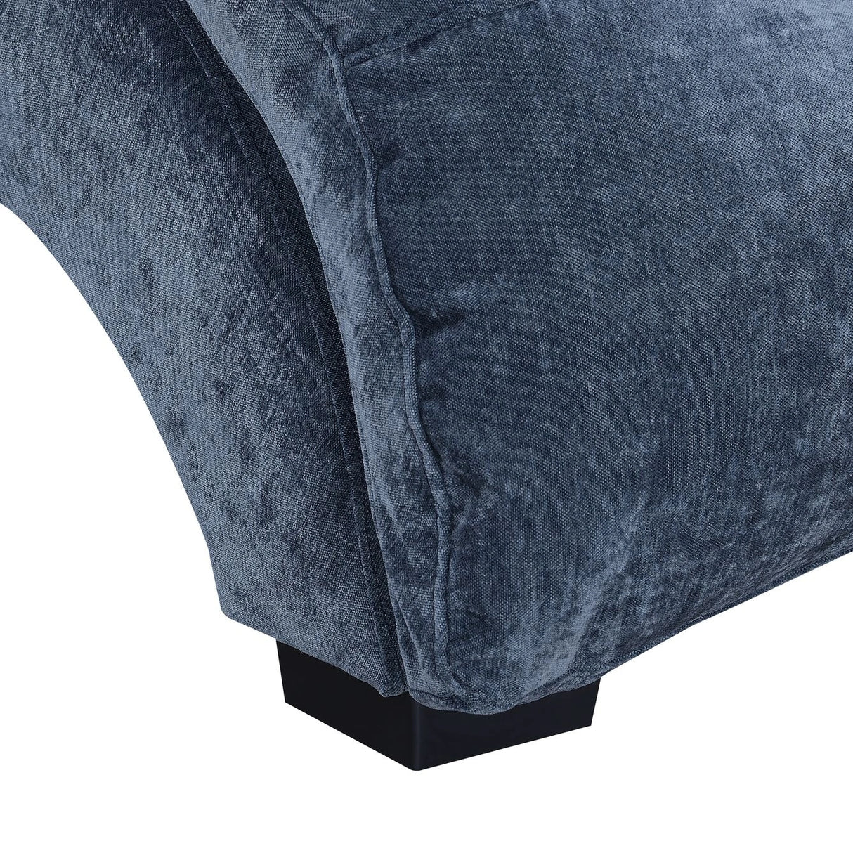 Dominick Chaise in Amigo