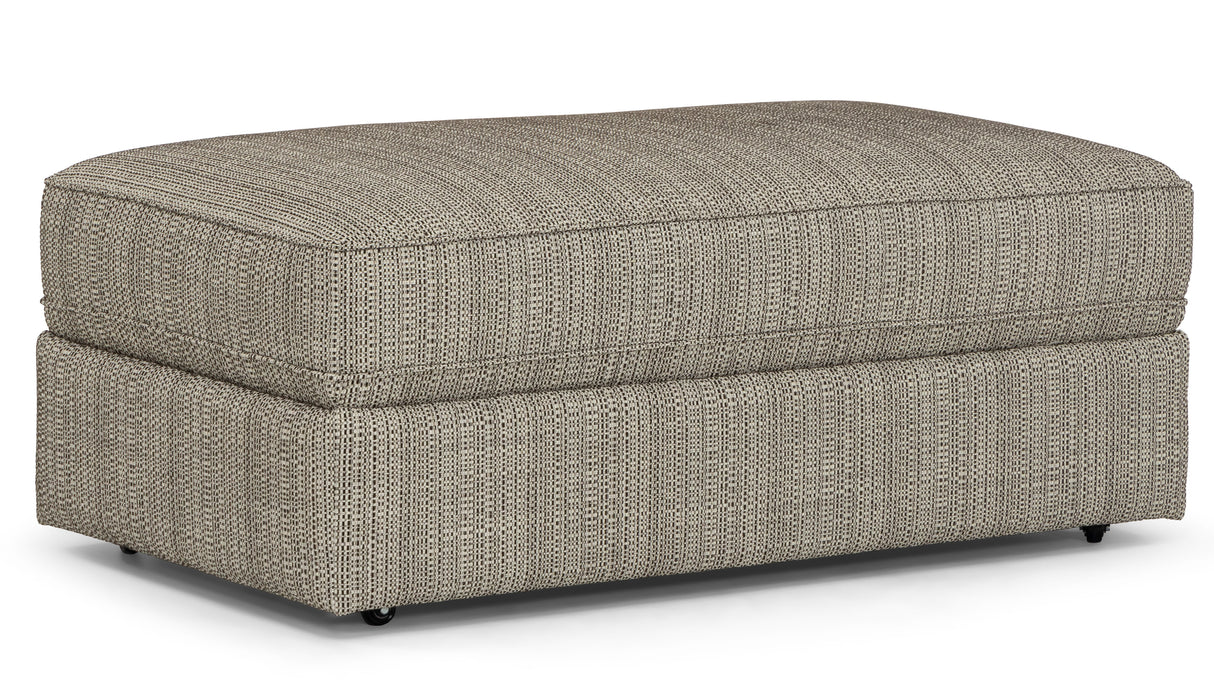 92929 Sq. Cktl. Ottoman w/Welt